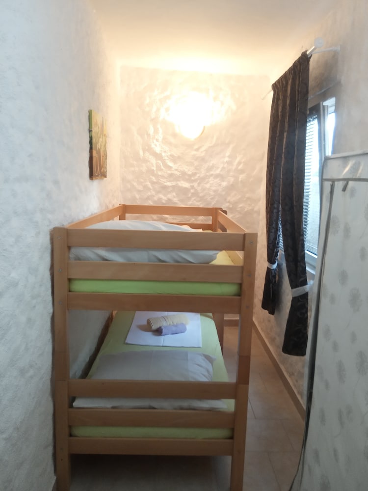 Comfort Triple Bedroom Apartment In Luxury Villa Kula - Nin