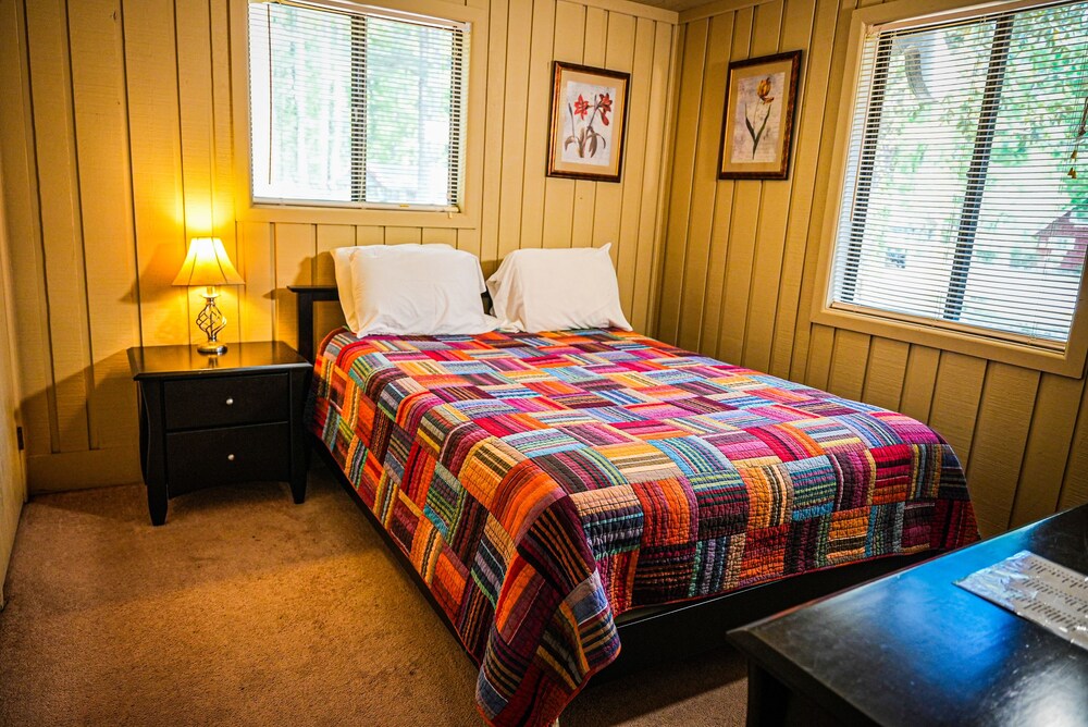 Relax In This Spacious Chalet Just Miles From The Heart Of Pine Mountain - Pine Mountain, GA