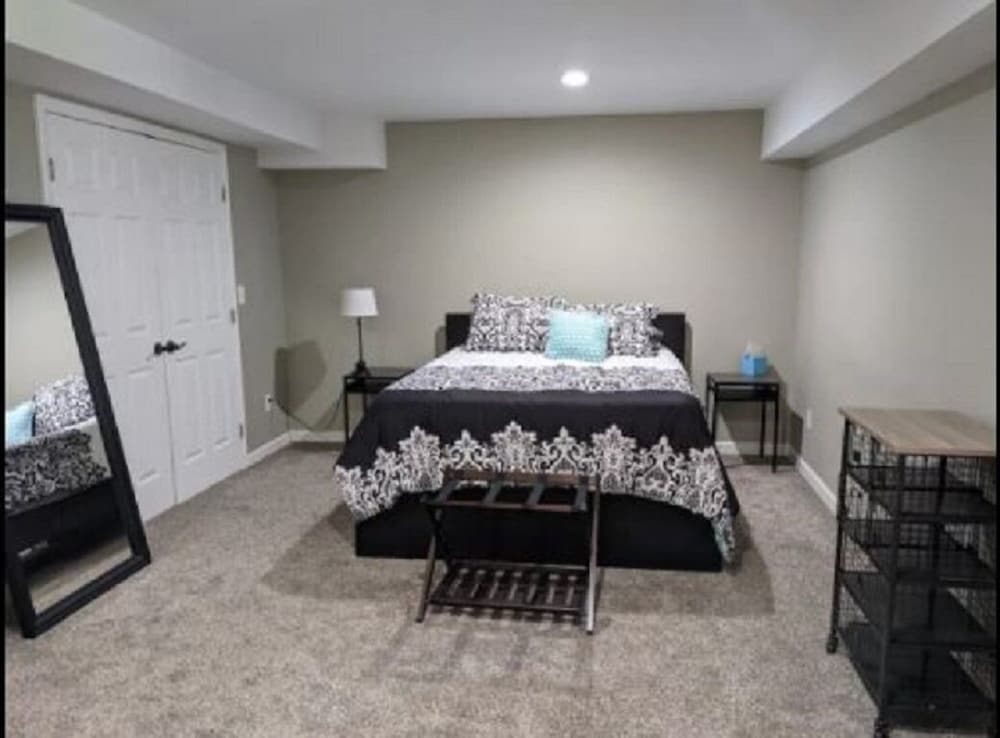 One Br Basement Apartment W/fully Equipped Kitchen - Greenville, SC