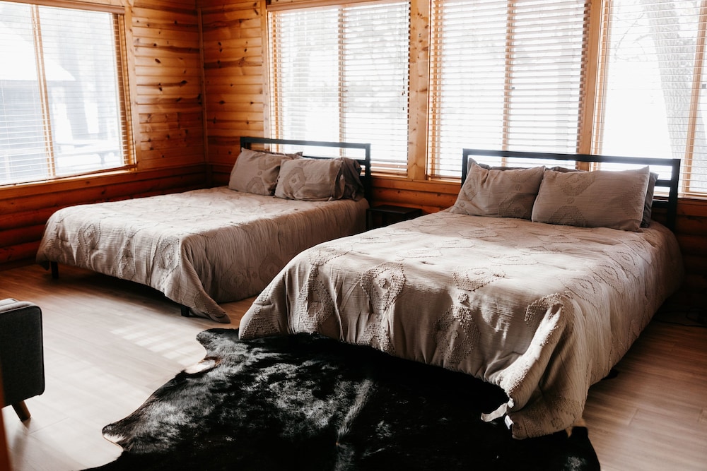 2 Bedroom Lakefront Cabin W/ New Barrel Sauna - Minnesota