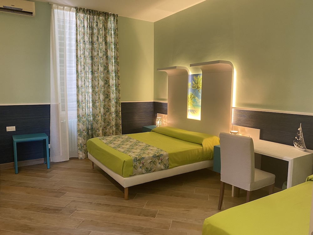 Room In B&b - Exclusive Room "Tramontana Room" - A Stone's Throw From The Sea - Molfetta