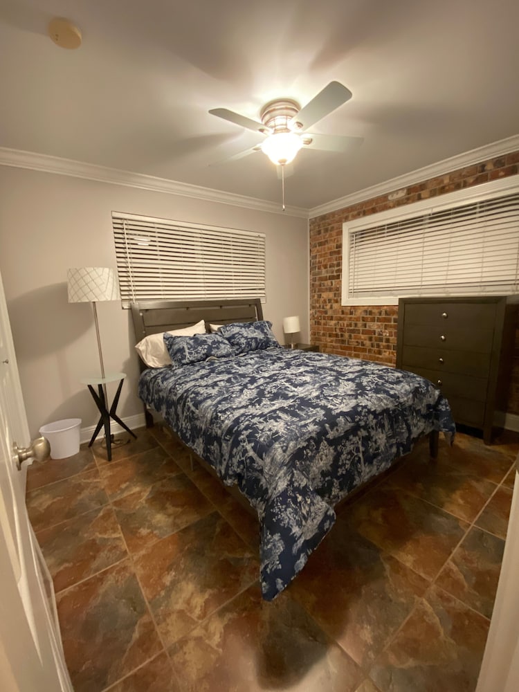 2 Br Private Apt W/ Washer/dryer & Pool Near Lsu Campus And Tiger Stadium - Baton Rouge