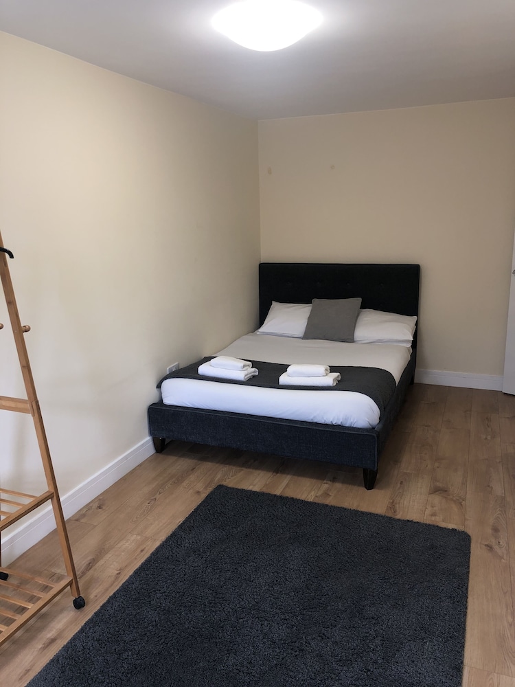 2nd Floor Town Centre Apt With Free Parking - Loughborough