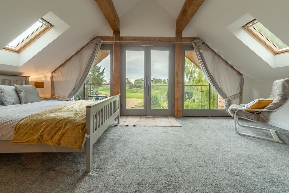 Wow! A Stunning, Romantic Norfolk Hideaway Just Made For Two. This Oak A-framed Barn Not Only Sits I - Old Hunstanton Beach