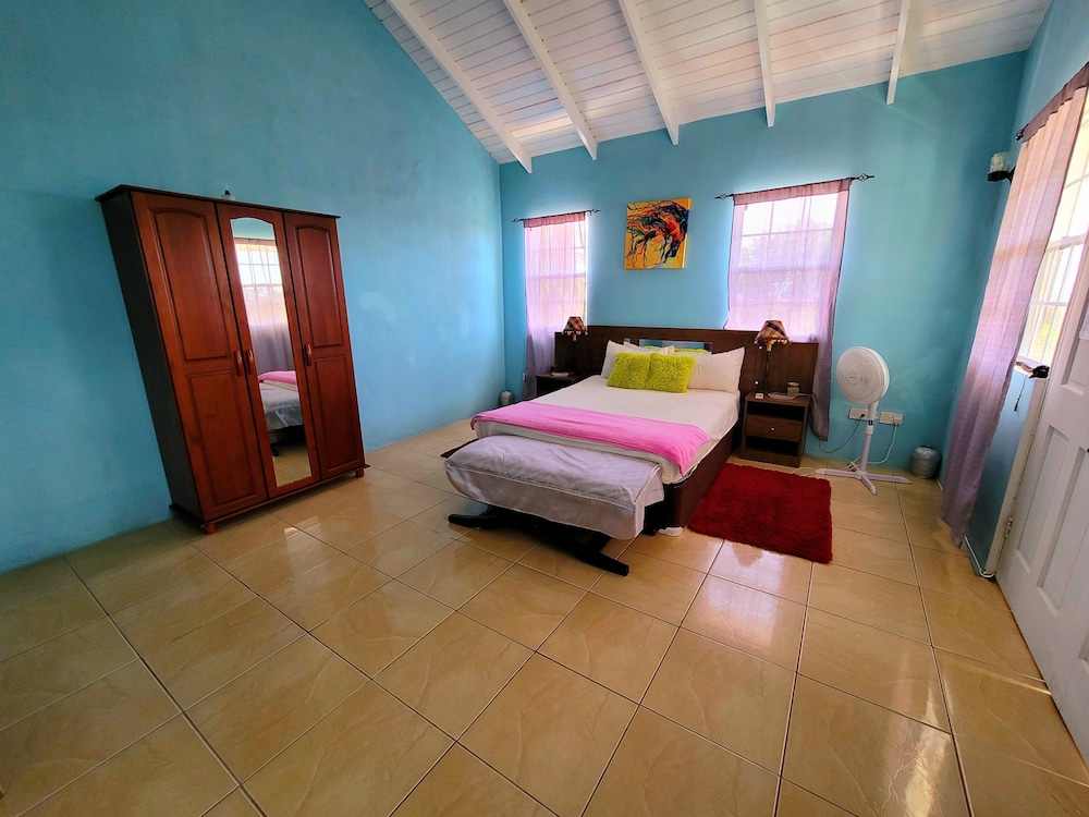 Comfort Suites - One Bedroom Apartment - Santa Lucia