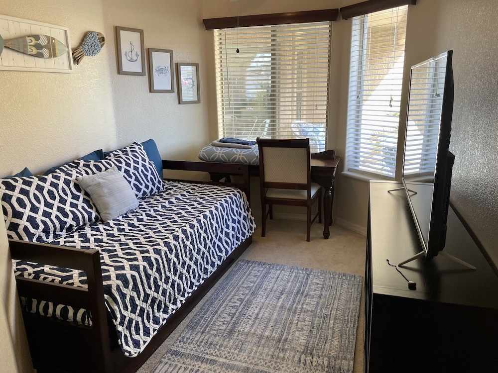 Lake View Resort Compound-6 Bedrooms-2 Casitas -Pool House- Pool & Spa - Lake Havasu City, AZ