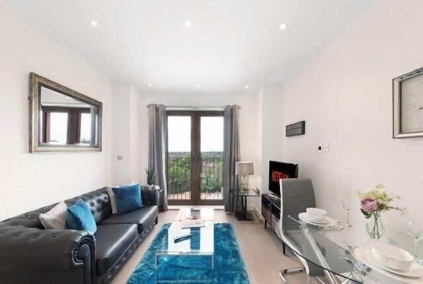 *Modern Apt *Perfect For Couples\/work* Cityview - St Albans, UK