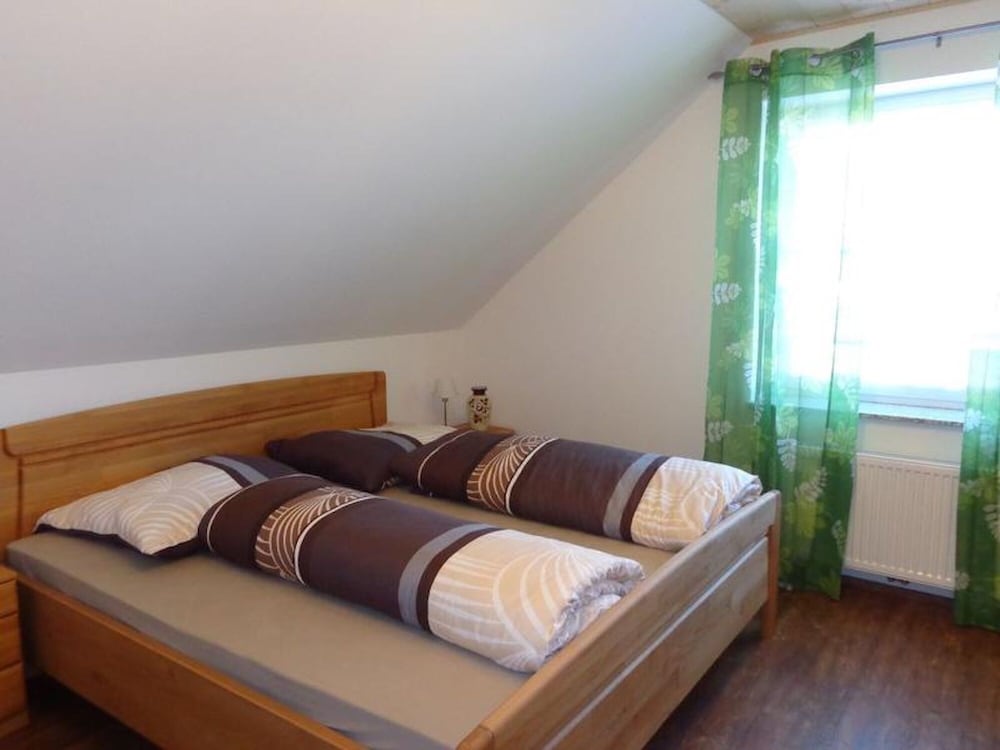 Appartement Mansardé Confortable "Vogelsang" Avec Vue Sur Les Montagnes, Wi-fi Et Balcon - Sipplingen