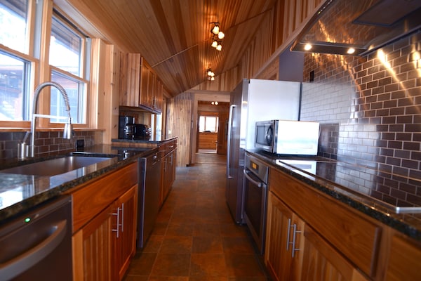 Pointe Of View On Otsego Lake. 4 Bedrooms, 4 Bathrooms, 6 Miles From Cooperstown - Cooperstown