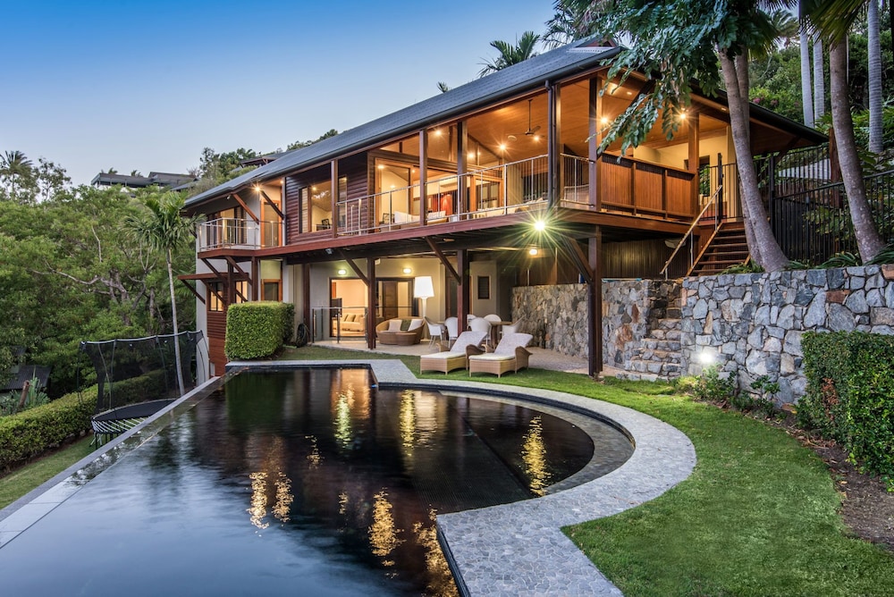 Luxury House With Ocean Views On Half Acre With Pool And Two Golf Buggies - Hamilton Island