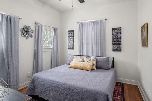 Sunset Heights, TX airbnb, hotels and vacation rentals