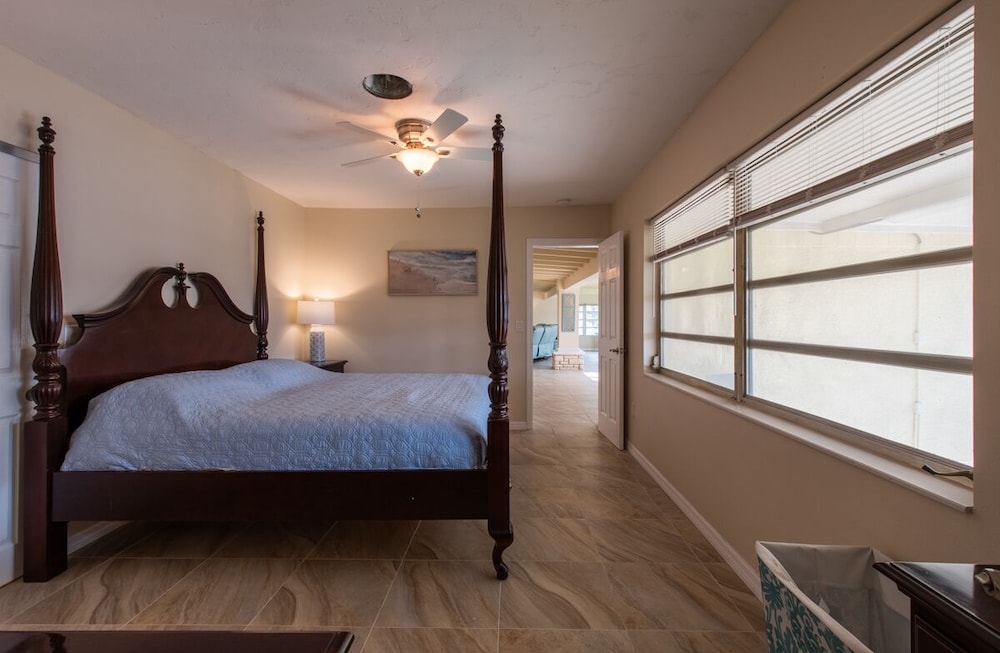 4 Bed 2 Bath Near Siesta Key - Remodeled 2020 - Lakewood Ranch, FL