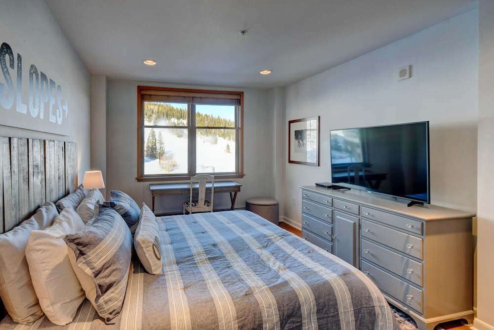 Ski In/out Luxury Condo 2507 / Hot Tub / Gym / Ski Views / Best Price - $500 Free Activities Daily - Winter Park, CO