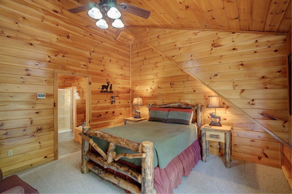 *April Special 15% Off*  4 Bedroom With Hot Tub - Cherokee, NC