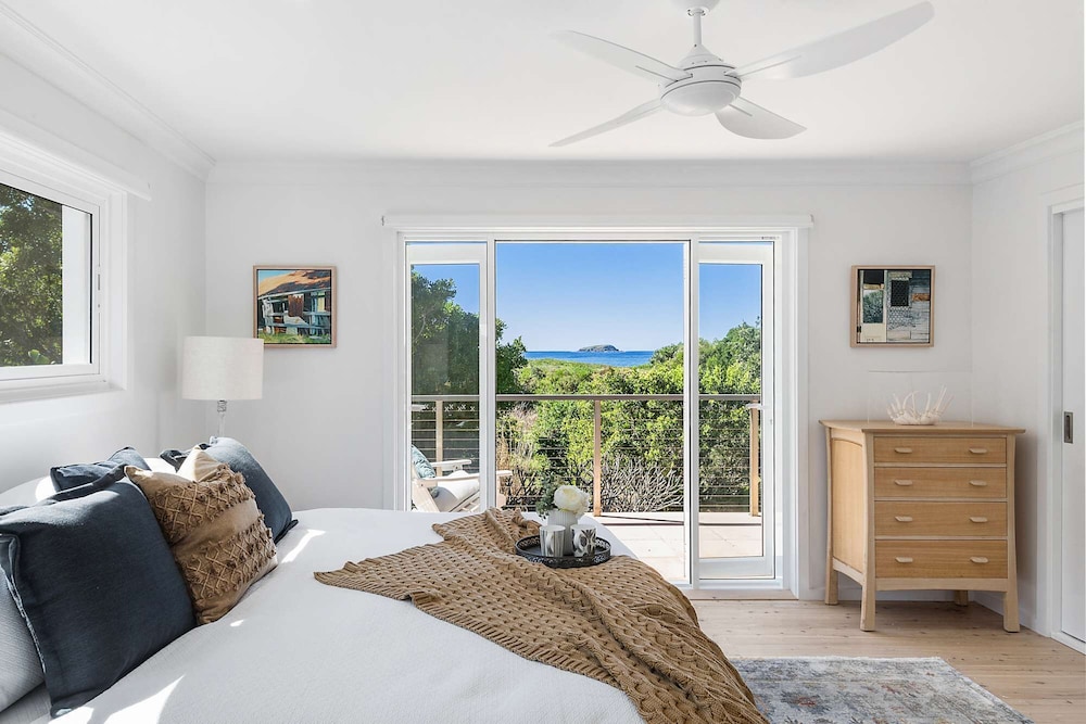 Private Beachfront Hampton-inspired Pet-friendly Home For The Discerning Traveller - Coffs Harbour