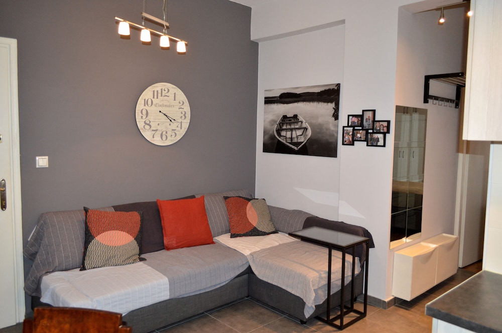 Een Gezellig En Volledig Gerenoveerd Modern Appartement In Het Hart Van De Stad - Kalamáta