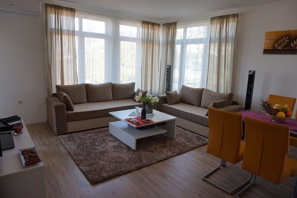 The Building Is Modern Furnished And Located In The Old Town. - Sarajevo