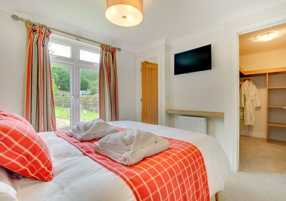 Llyn Dinas Lodge - Two Bedroom House, Sleeps 4 - Snowdonia National Park