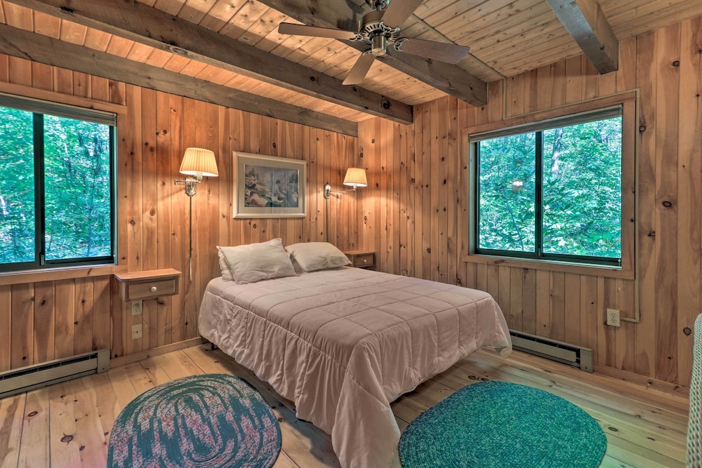 Cabin with 3 Acres, Tennis&BBall Courts by 4 Ski Mtns - The Berkshires