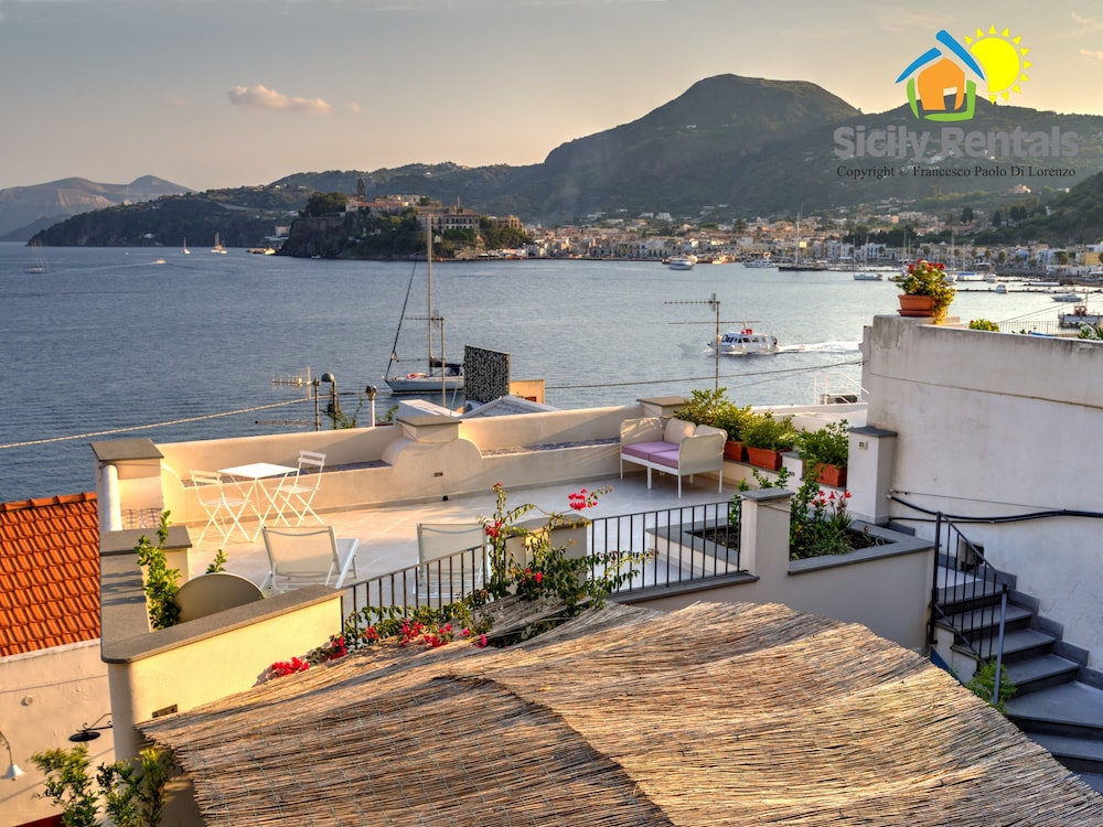 Haus Mit Panoramablick Auf Die ÄOlischen Inseln - Lipari