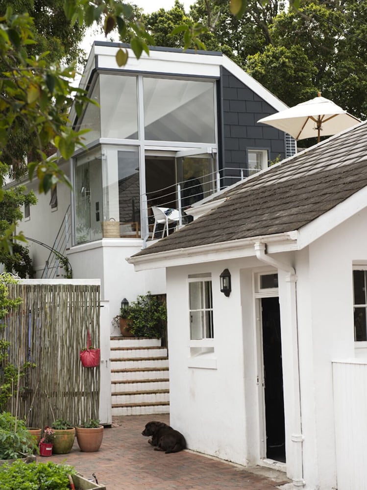 Awesome Self-catering Accommodation In The Heart Of Cape Town - Camps Bay