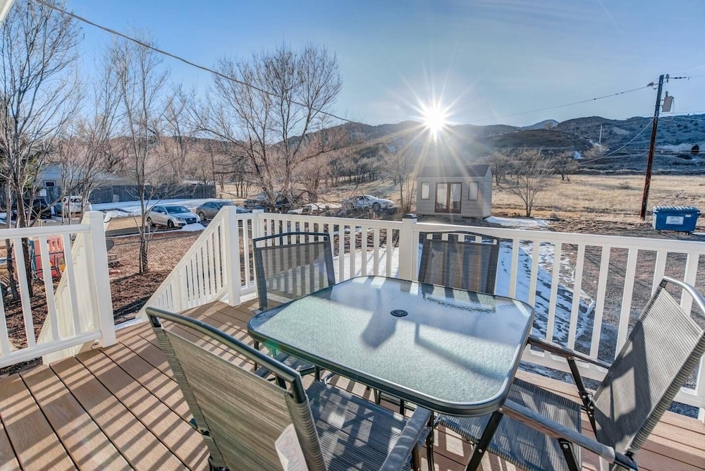 2br  Parks  Private Deck With Mountain Views! - Colorado Springs, CO