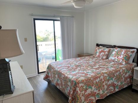 Renovated (2022) Ocean Front Condo In Emerald Isle, North Carolina - Cedar Point, NC