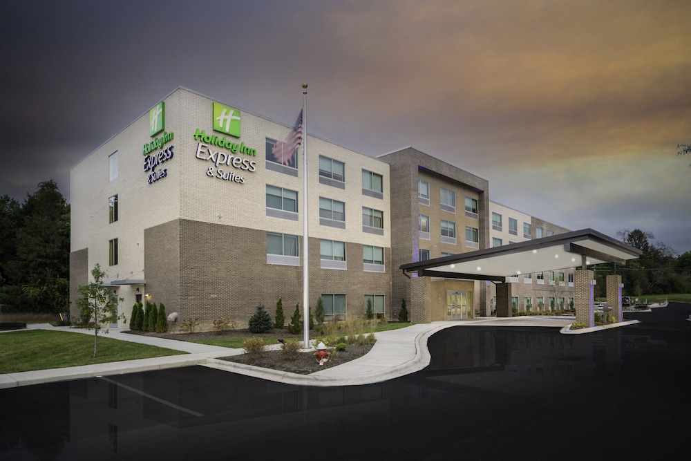 Holiday Inn Express & Suites Brevard – City Center - Brevard, NC