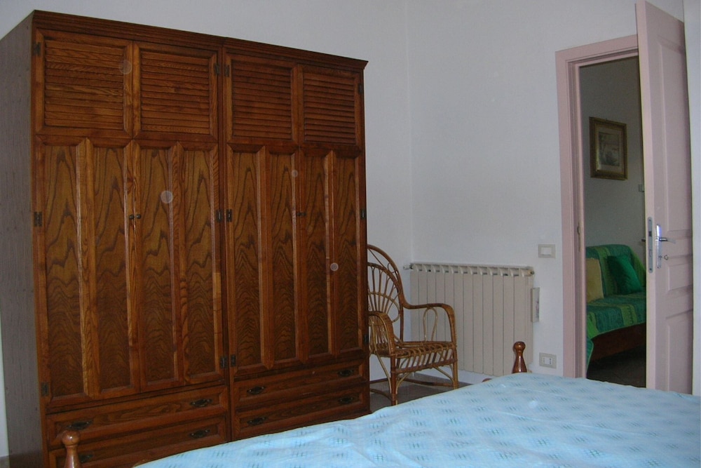 1° Floor Holiday Apartment Sleeps 2/3 At 100m From The Beach.free Wifi, Dogs Allowed. - Marina di Massa
