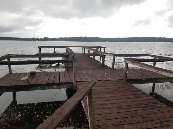 Cabaña Aislada Frente Al Lago Con Rampa Para Botes Y Muelle - Florida