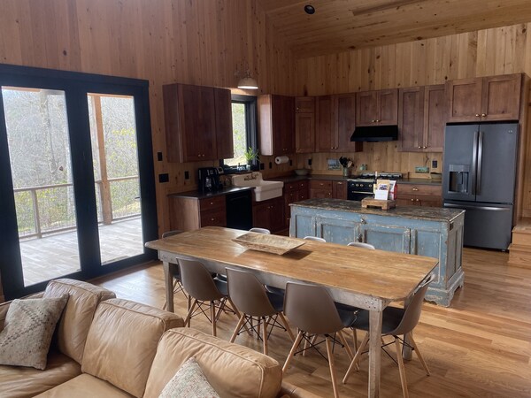 Family Friendly Modern Cabin With Extensive Mountain Views - Chimney Rock, NC