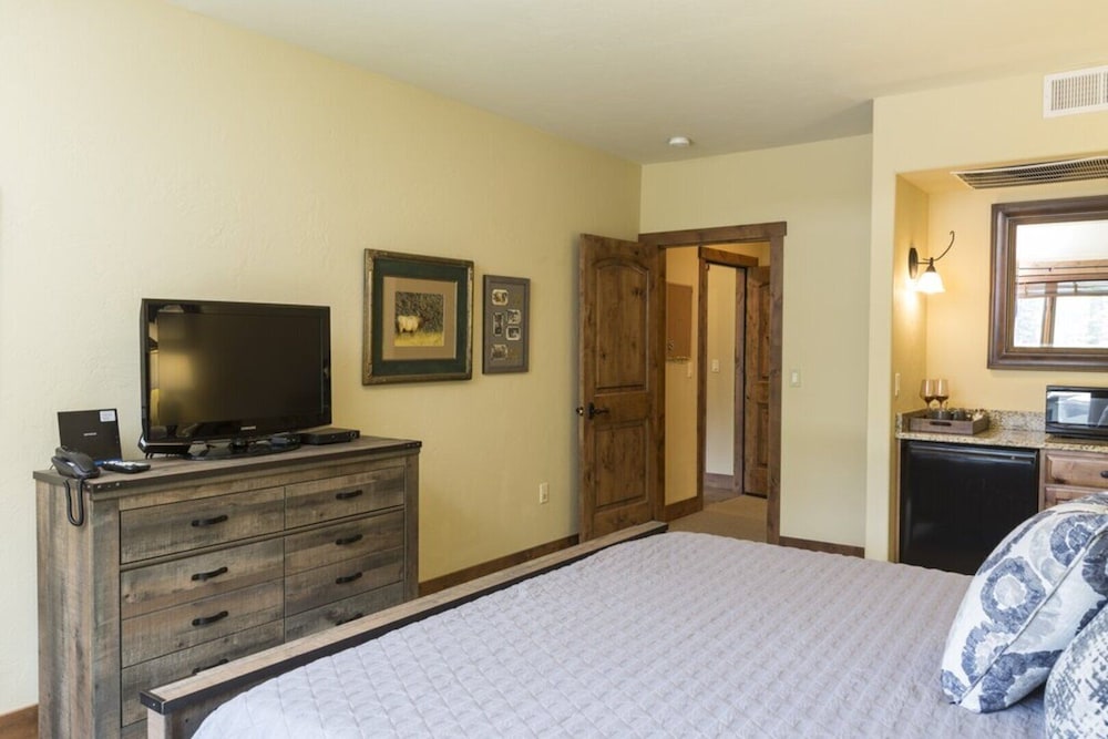 Hotel Style Room Near Slopes - Glacier National Park