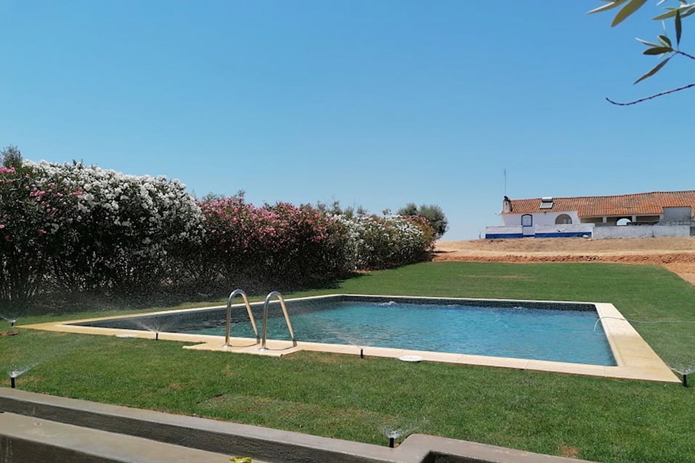 Sunset Orange Villa, Wifi, Terrace, Swimming Pool - Casa Branca