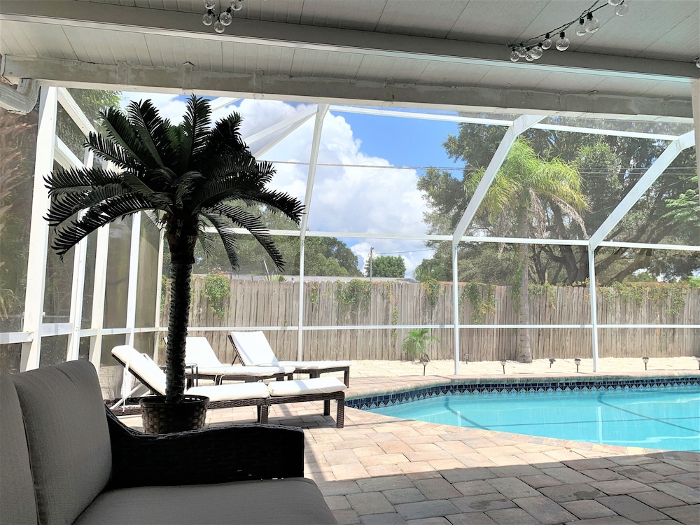 New !! Sarasota House W Heated Pool 3-4 Bed/3 Bath - Sarasota, FL