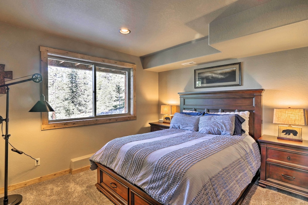Grand Fairplay Cabin with Deck & Mountain Views - Alma, CO