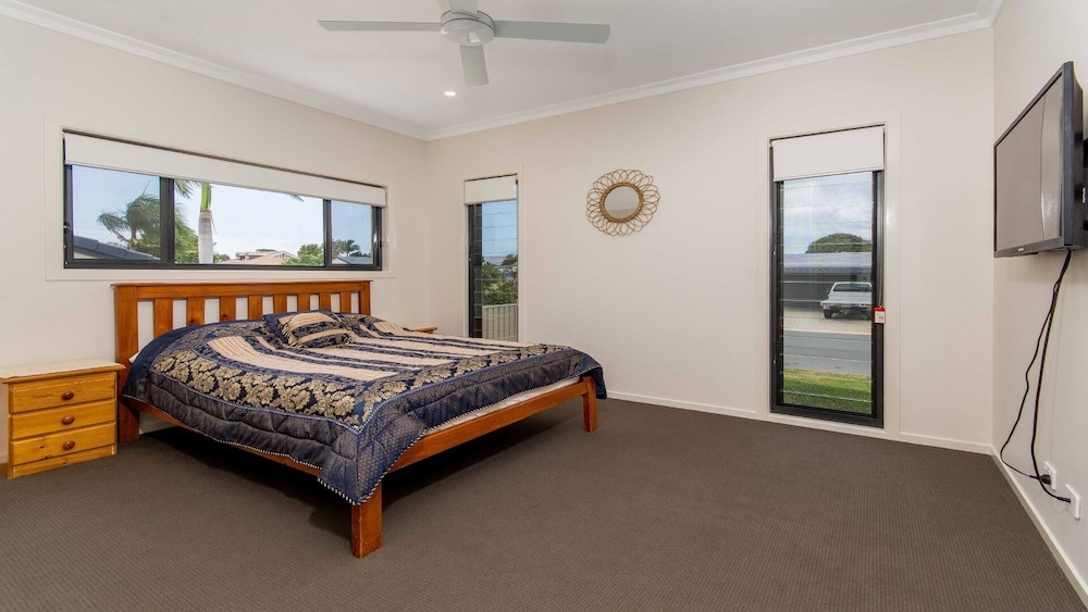 Luxury Waterfront Family Entertainer On Dolphin - Bribie Island