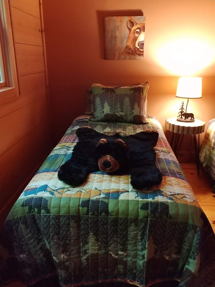 Beautiful 2 Bedroom / 2 Bathroom Cabin With A Loft!! - Moccasin Creek State Park, Clarkesville