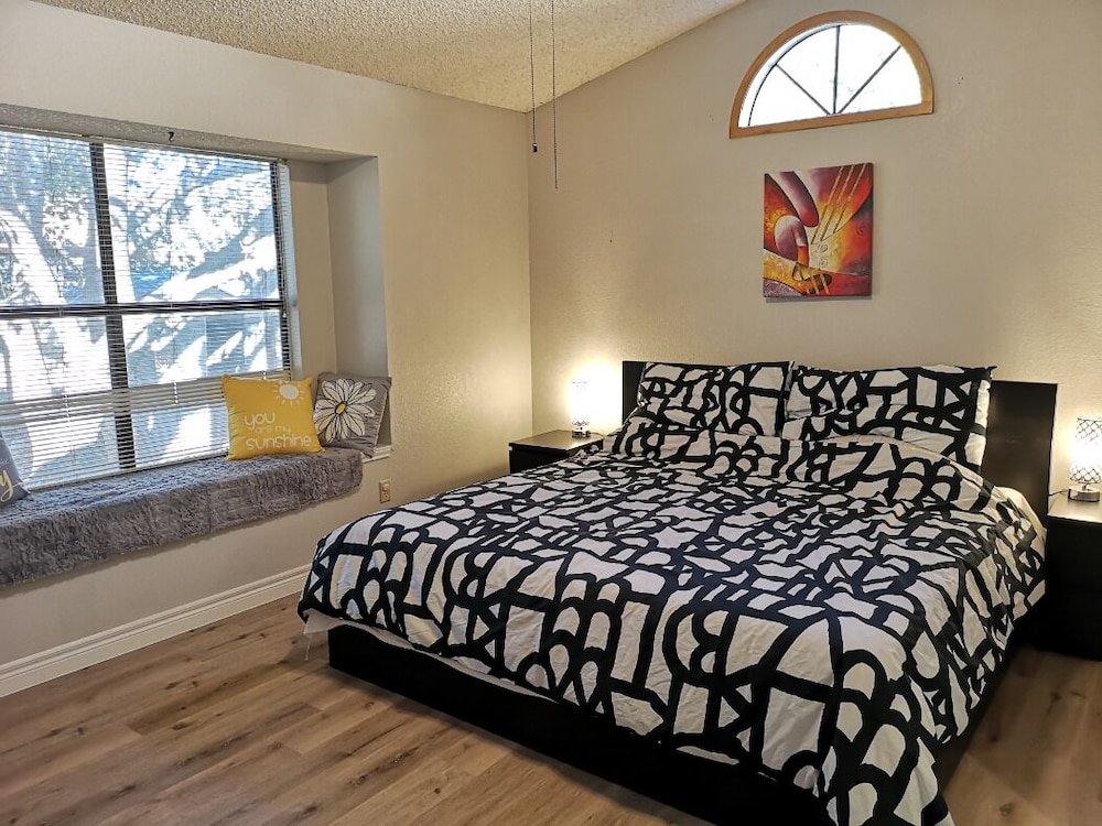 Cozy North Austin / Cedar Park House (3 Bedrooms) - Volente, TX