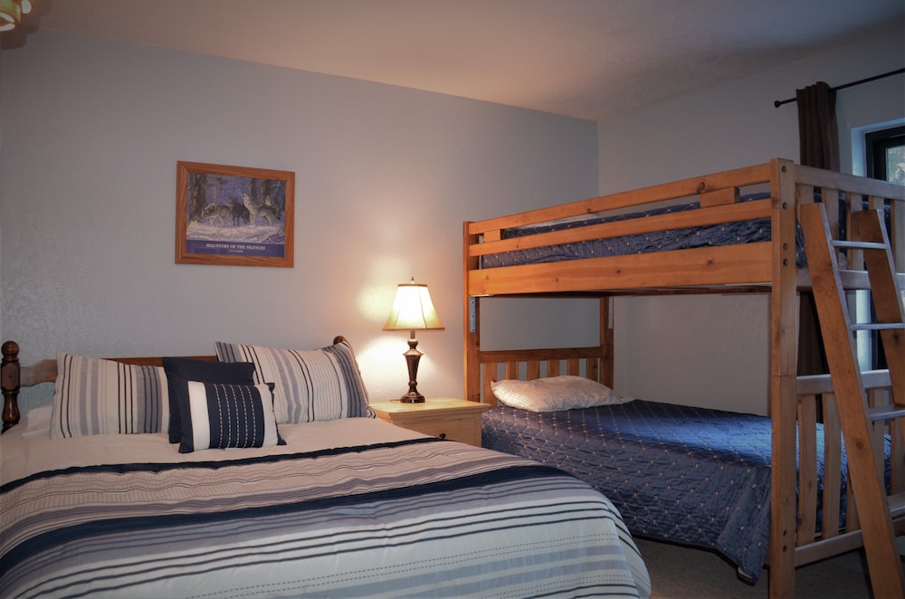 Whispering Pines Condo - The Mountain Is Open! - Angel Fire