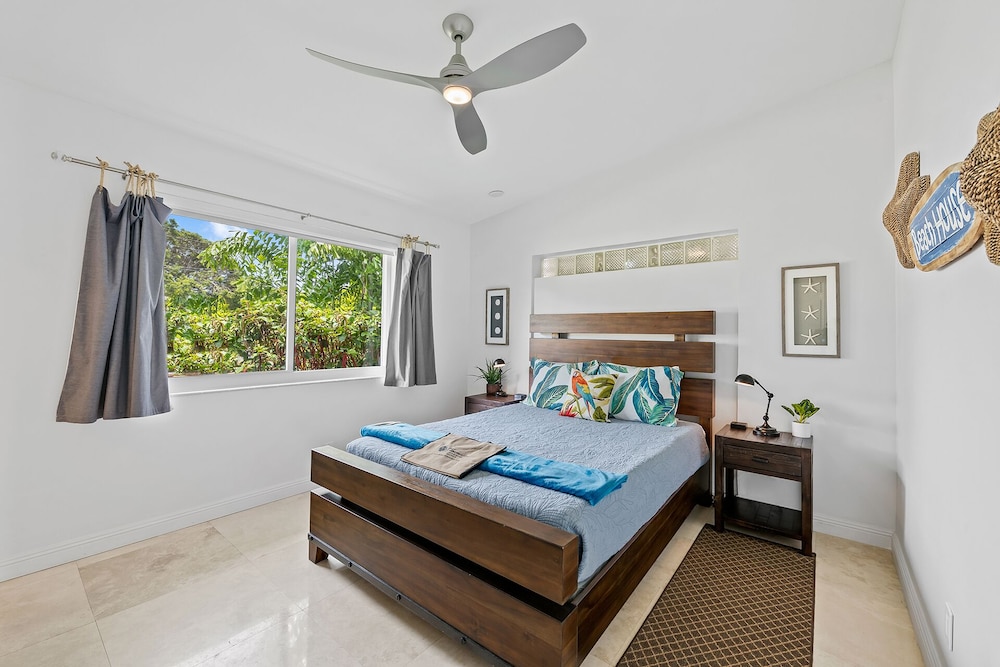 Welcome To Three Palms, A Charming Waterway Villa With Terrific Location! - Fort Lauderdale