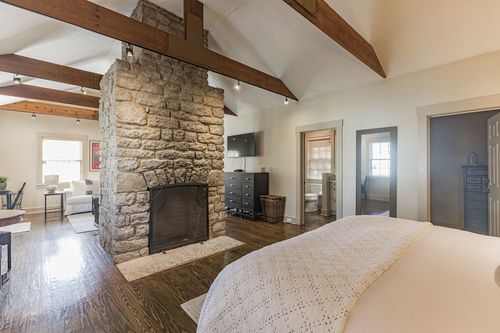 Falls of the Ohio State Park, Clarksville airbnb, hotels and vacation