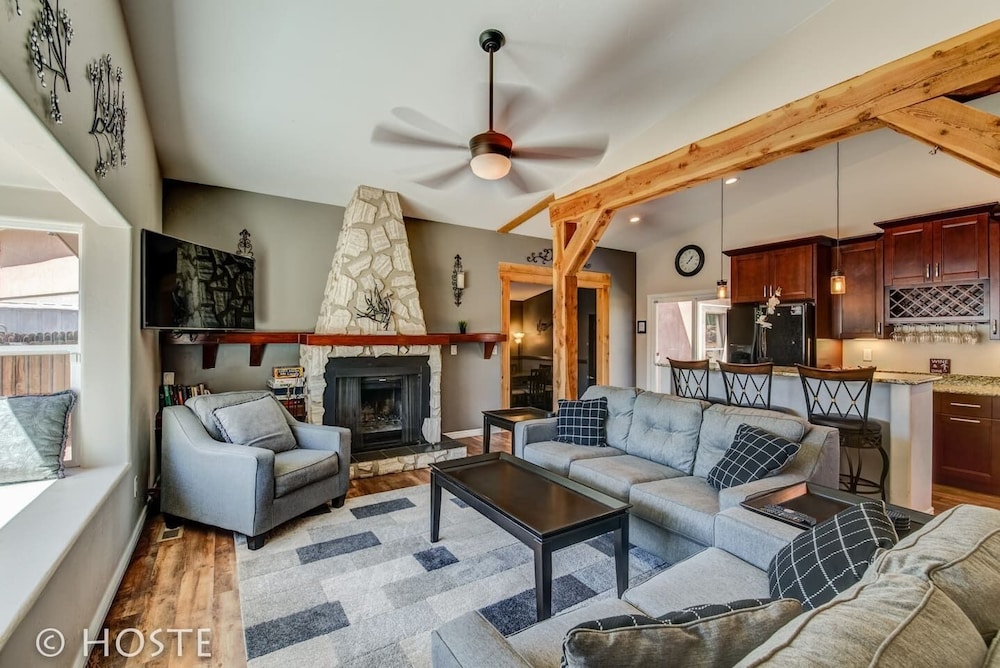 Mtn Dream! Fireplace, Patio & Hot Tub 4br - Manitou Cliff Dwellings
