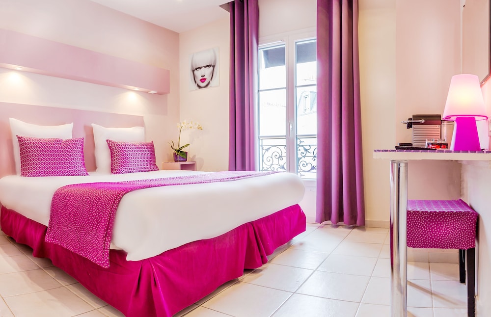 Pink Hotel - Romainville