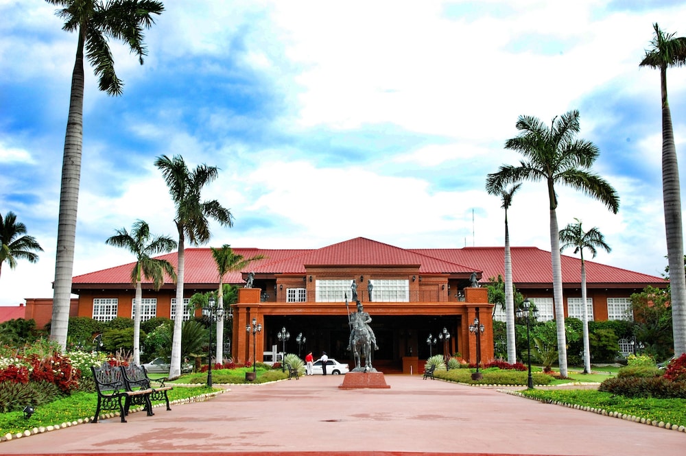 Fort Ilocandia Resort Hotel - Laoag