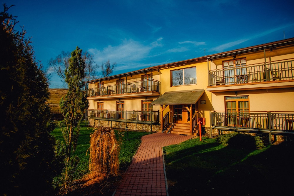 Sojka Resort - Hotel & Drevenice - Slovakia