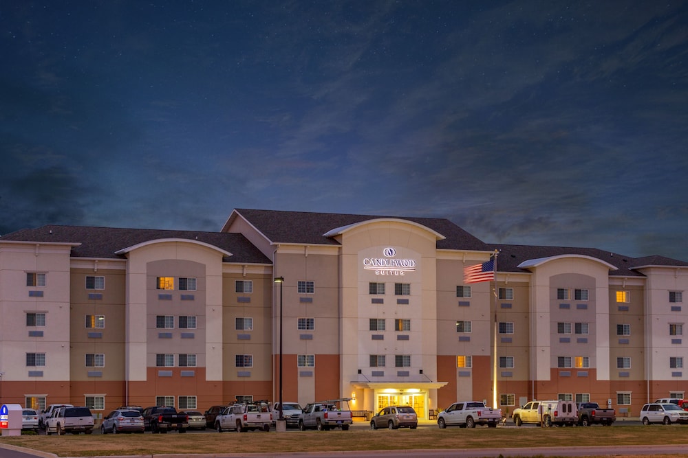 Candlewood Suites Minot - Minot, ND