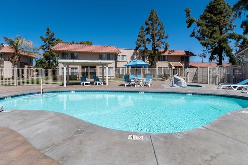 Indio, CA Lodges at the Best Price | cozycozy