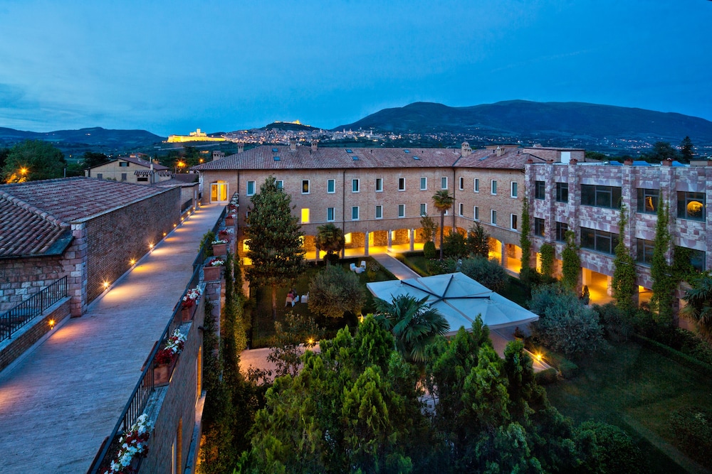 Th Assisi - Hotel Cenacolo - Umbría