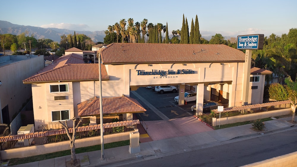 Travelodge Inn & Suites By Wyndham West Covina - Azusa, CA