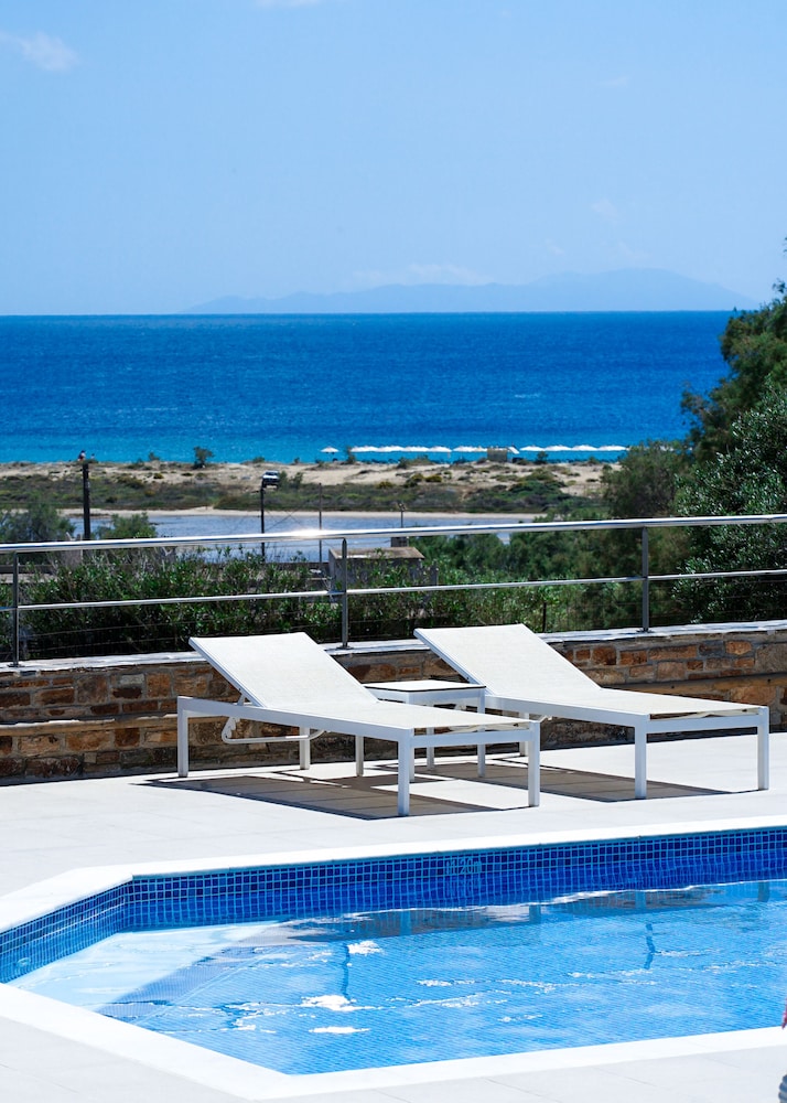 Spacious Apartment At Ag.prokopios Beach - Cyclades
